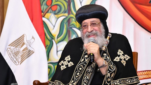 البابا يستقبل 48 من المطارنة والأساقفة في المقر البابوي بالقاهرة للاطمئنان علي صحته.. ويكشف ما حدث معه أثناء قداس الميلاد - صور