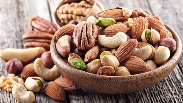 5 أطعمة غنية بالزنك.. أبرزها المكسرات والبيض
