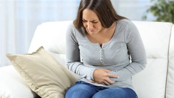 أعراض القولون العصبي عند النساء وعلاجه.. راقبي شكل البراز