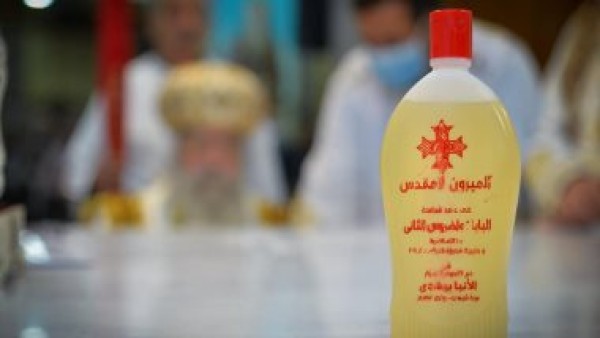 طريقة إعداد زيت الميرون فى الكنيسة الأرثوذكسية.. تعرف عليه