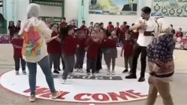 “مخصماك” في أول يوم دراسة| إجراء عاجل من “التعليم” ضد مسئولي مدرسة بورسعيد.. والإدارة: “الدي جي” السبب
