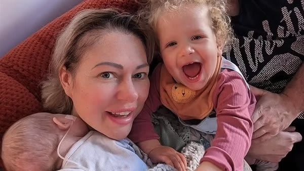 ظنت أنها تعاني من الزائدة الدودية.. أمريكية تكتشف حملها خلال عملية الولادة صدفة