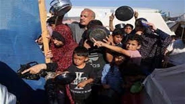 «صراع بقاء».. سكان غزة يكافحون للحصول على وجبة واحدة يوميًا (شهادات)