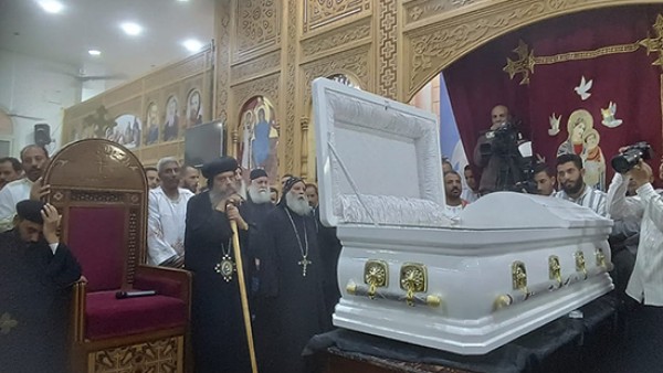 نياحة شيخ كهنة منفلوط بعد خدمة كهنوتية 50 سنة - صور