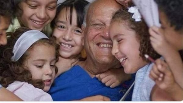 موت شخص رسم 30 ألف قصة حياة.. دموع أب جعلت من مجدي يعقوب ملك للقلوب وفخر لبريطانيا - بروفايل