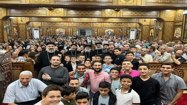 اول زيارة له .. الانبا مكاريوس يشهد نهضة رئيس الملائكة ميخائيل بكنيسته بالفكرية