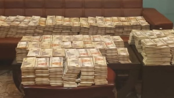القبض على عامل بحوزته 24 مليون جنيه حصيلة الإتجار بالنقد الأجنبى