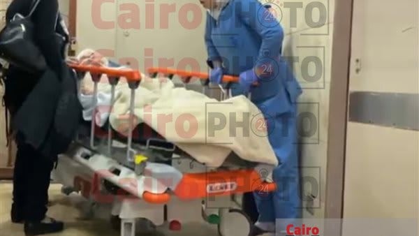 أول ظهور لزوجة الراحل أشرف عبد الغفور من المستشفى بعد تعرضهما لحادث سير | صور