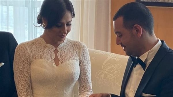 بعد أنباء عن انفصالهما.. صور لـ حلا شيحة وزوجها معز مسعود تثير الجدل