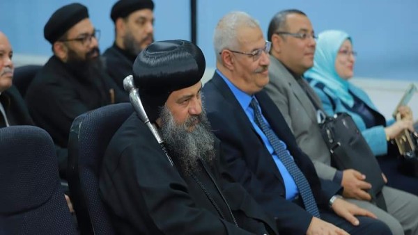 أسقف السويس يشهد مناقشة رسالة دكتوراه الفلسفة في التربية للباحث جوزيف سمير