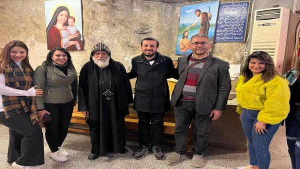 طبيب ينظم رحلة لطاقم عيادته إلى دير العذراء بأسيوط: «بدعمهم نفسيا»