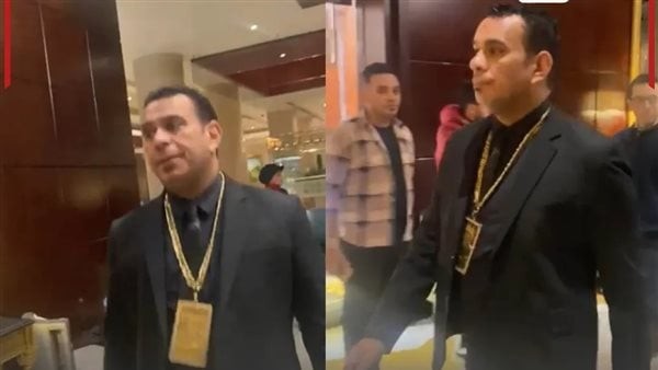 2 كيلو ذهب.. محمود الليثي يظهر بإطلالة صادمة في فرح حسن شاكوش