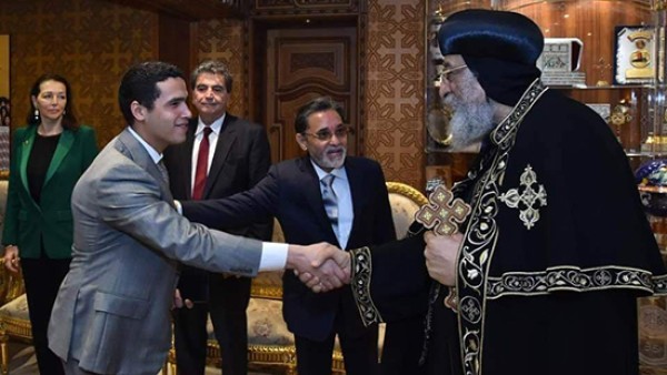 عبد الرحيم علي ينشر صور استقبال البابا تواضروس للوفد الفرنسى ويؤكد أن قداسته أجاب على جميع اسئلتهم وأزال أى لبث حول القضايا الشائكة