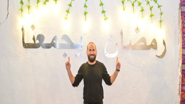 كنيسة بقنا تعلق زينة وفوانيس رمضان .."رمضان يجمعنا" - صور