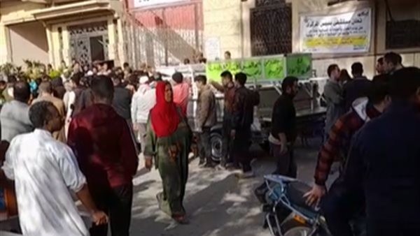 انهيار أسر ضحايا 7 عمال لقوا مصرعهم أثناء عودتهم من العمل بالشرقية - فيديو