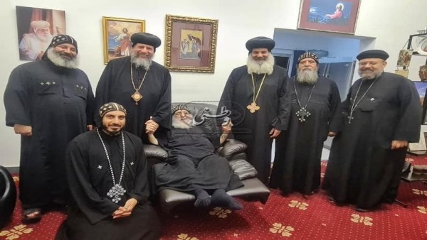 صور.. زيارة مطران جنوب أمريكا وأسقف روما للاطمئنان على صحة الأنبا أنطونيوس مرقس