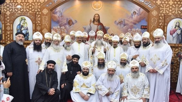 الأنبا تكلا يترأس رسامة اثنين من الكهنة الجدد بإيبارشية دشنا