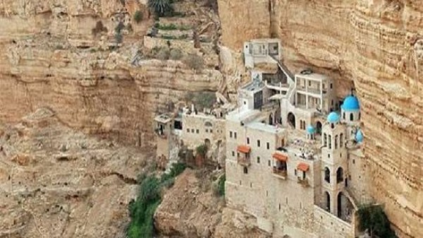 "جبل أريحا" المكان الشاهد على تجربة الرب يسوع من إبليس - فيديو وصور