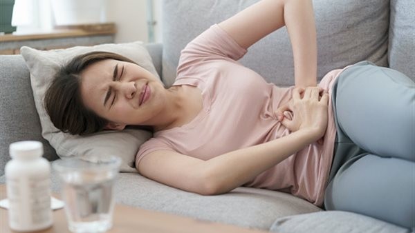 أسباب ألم الجانب الأيسر خلال الحمل.. احذري علامة قد تدل على الإجهاض