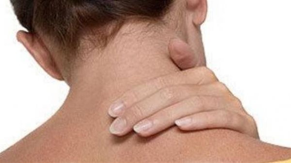 أسباب هشاشة عظام الرقبة.. أخصائي يوضح