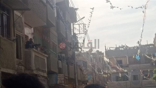 بيودعوه من البلكونات.. جيران النائب محمود بكري يلقون نظرة الوداع قبل دفن جثمانه بمسقط رأسه بقنا|صور