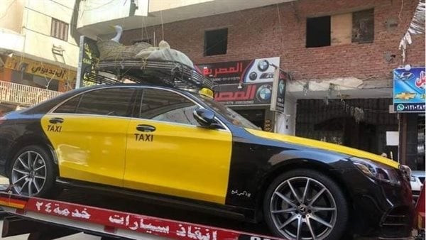 الحلوة من ألمانيا ..التاكسي المرسيدس الفاخرة تظهر بشبكة أعلاها وزة ومشنة بالحرفيين .. اعرف القصة