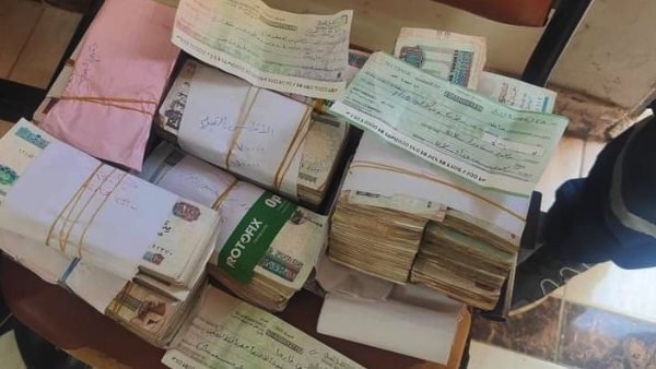 فريق من الإسعاف يسلم نصف مليون جنيه بحوزة مصابين لأصحابها
