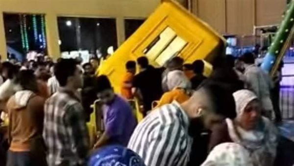 إصابة 8 أشخاص بعد سقوط لعبة داخل ملاهي بمول شهير شرق الإسكندرية