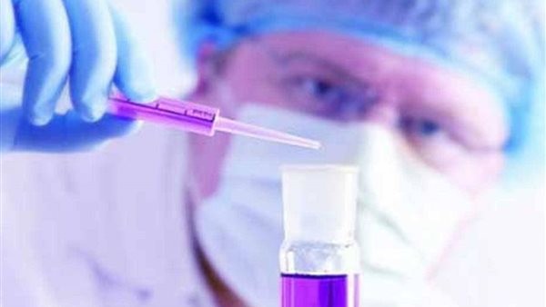 اكتشاف علاج حديث ونشره بمجلة علمية.. باحث مصري يبعث أملا جديدًا لمرضى السرطان