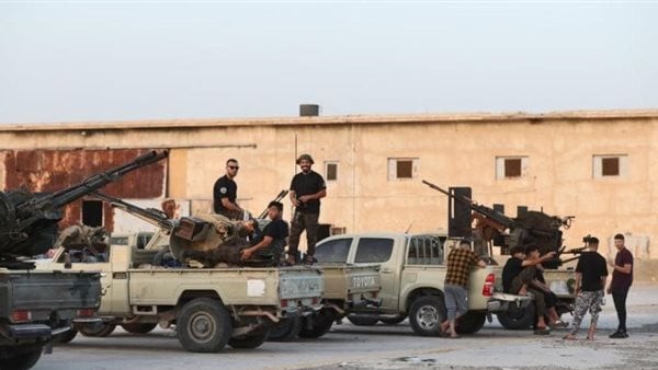 مصدر أمني ليبي: ترحيل أكثر من 4 آلاف مصري كانوا في سجون عصابات الهجرة غير الشرعية