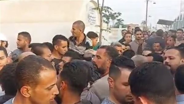تشييع جنازة طفلين شقيقين لقيا مصرعهما غرقا في حمام سباحة بالغربية - فيديو