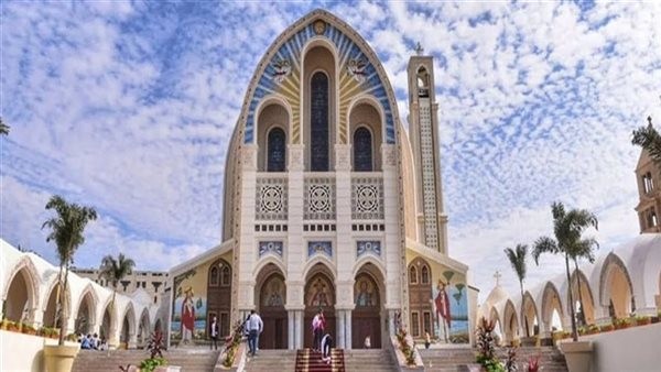 الفرق بين الرتب الكنسية القساوسة والقمامصة والشمامسة