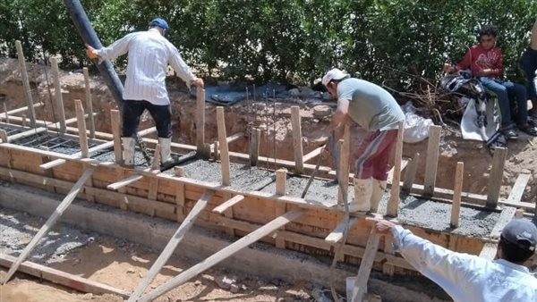 بالصور.. كنيسة حدائق أكتوبر تصب خرسانة الجزء الأخير من أعمدة قاعة العبادة وقواعد السور