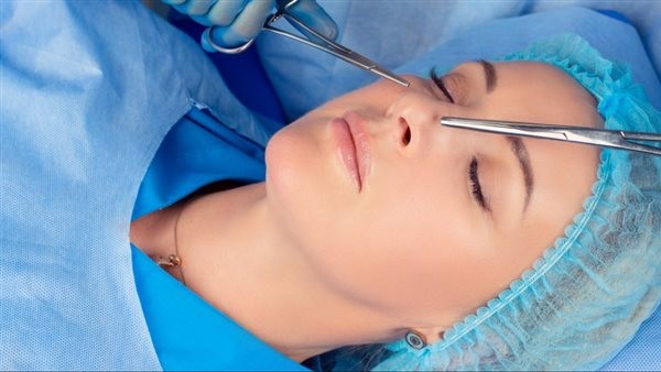 هل عملية انحراف الأنف خطيرة؟.. استشاري يؤكد: آمنة للغاية