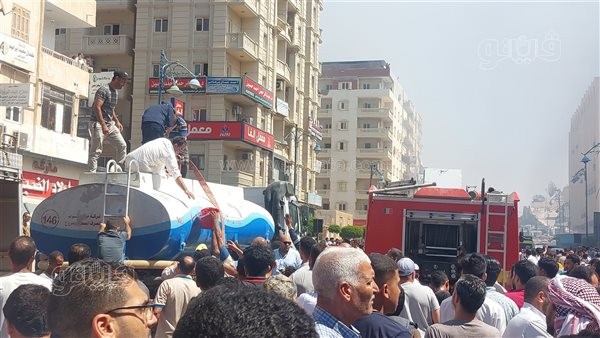 حريق هائل داخل محلات مول دبي في مطروح (فيديو وصور)