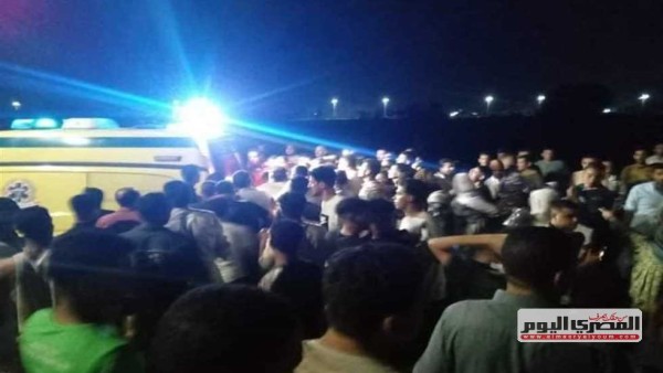 «فرحة ماتمت».. انقلاب سيارة عروسين في ترعة المنصورية (تفاصيل وصور)