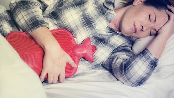 علامات الحمل المبكر مع نزول الدورة الشهرية.. أخصائي أمراض نساء توضح