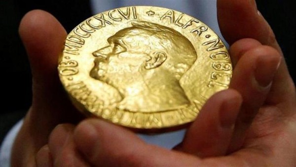 جائزة نوبل في الغباء والحماقة.. تعرف على قائمة الفائزين