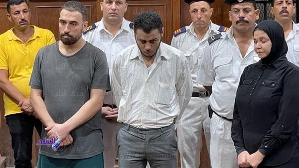 بالدموع .. المتهم الثاني في قضية طبيب الساحل: والله ماعملت له حاجة