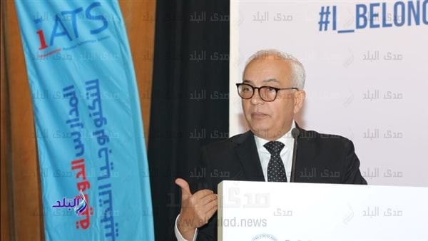 علاء عشماوي: التعليم داخل الفصول ليس شرطا.. وهناك حلول متعددة