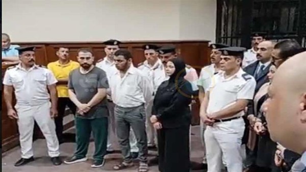 أول قرار قضائي بشأن محاكمة المتهمين بقتل طبيب الساحل (فيديو وصور)