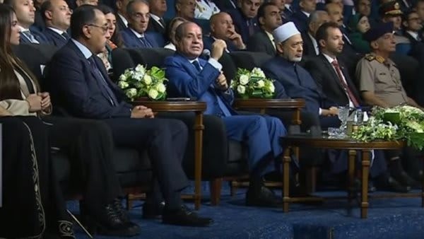 السيسي: لو كان التقدم تمنه الجوع والحرمان.. إوعوا يا مصريين تقولوا ناكل أحسن