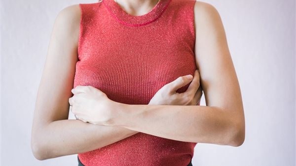 كيفية إجراء الفحص الذاتي للثدي في البيت.. إليكِ الخطوات