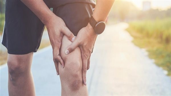 أسباب ألم الركبة المفاجئ.. احذر الإصابة بتمزق الأربطة