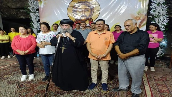 الأنبا يؤانس يستقبل عادل فايز صاحب معجزة العذراء بعزبة التخل - صور