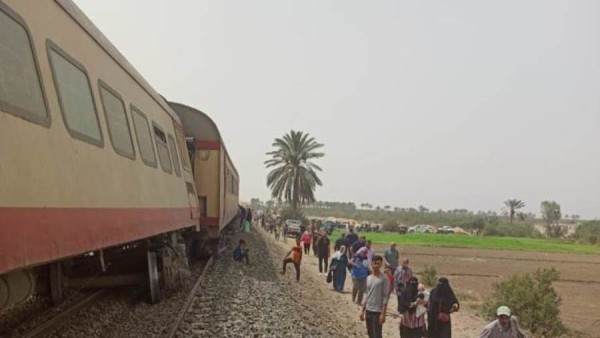 عاجل.. انفصال 3 عربات من قطار ”القاهرة - الأقصر” في المنيا
