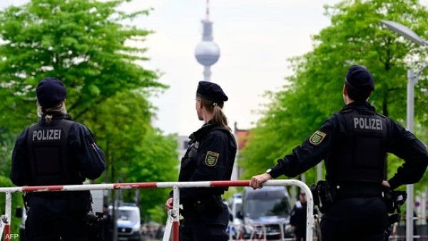 رجل يفر من تفتيش الشرطة ويترك "حقيبة متفجرات" فى ألمانيا
