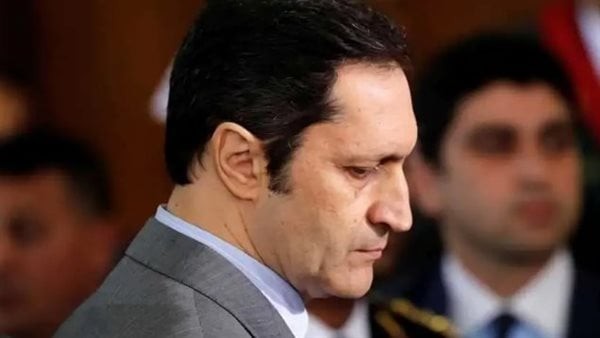 رسالة حزينة من علاء مبارك بسبب هدم مقابر عائلة والدته بالإمام الشافعى، ونشطاء: "أنت مش أحسن من الناس"