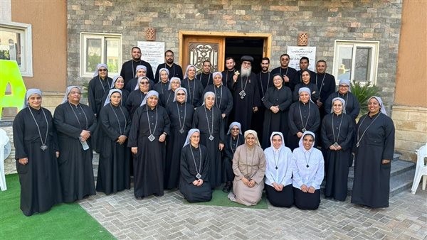 الأنبا مكاريوس يختتم "خلوة التكريس البتولي"