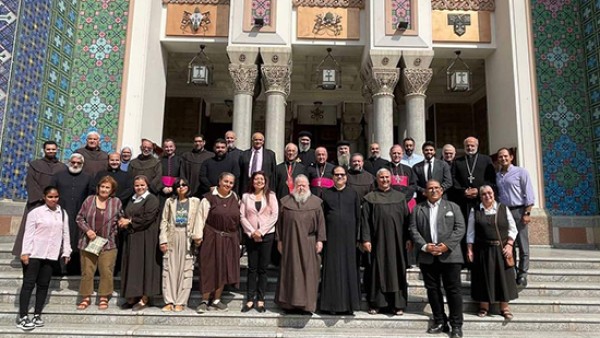 الرهبنة الكرملية بمصر تستقبل المهنئين بعيد القديسة تريزا الطفل يسوع بكنيستها بشبرا